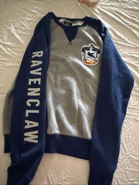 Ravenclaw Crest Crewneck Sweatshirt - Gray & Navy